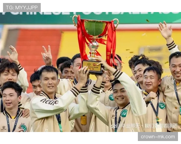 顶级联赛冠军争夺激烈，年轻球员闪耀赛季舞台