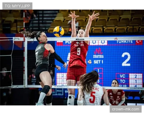 波兰外援闪耀国内联赛，助球队强势逆袭