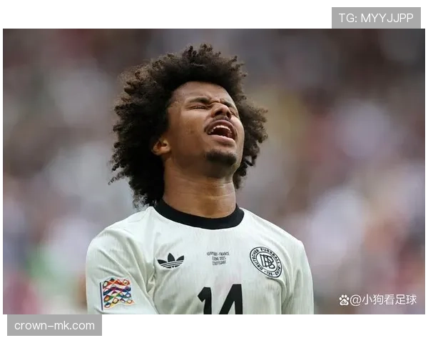 阿德耶米在高校足球赛场上的表现逐渐提升，进攻创造力备受关注